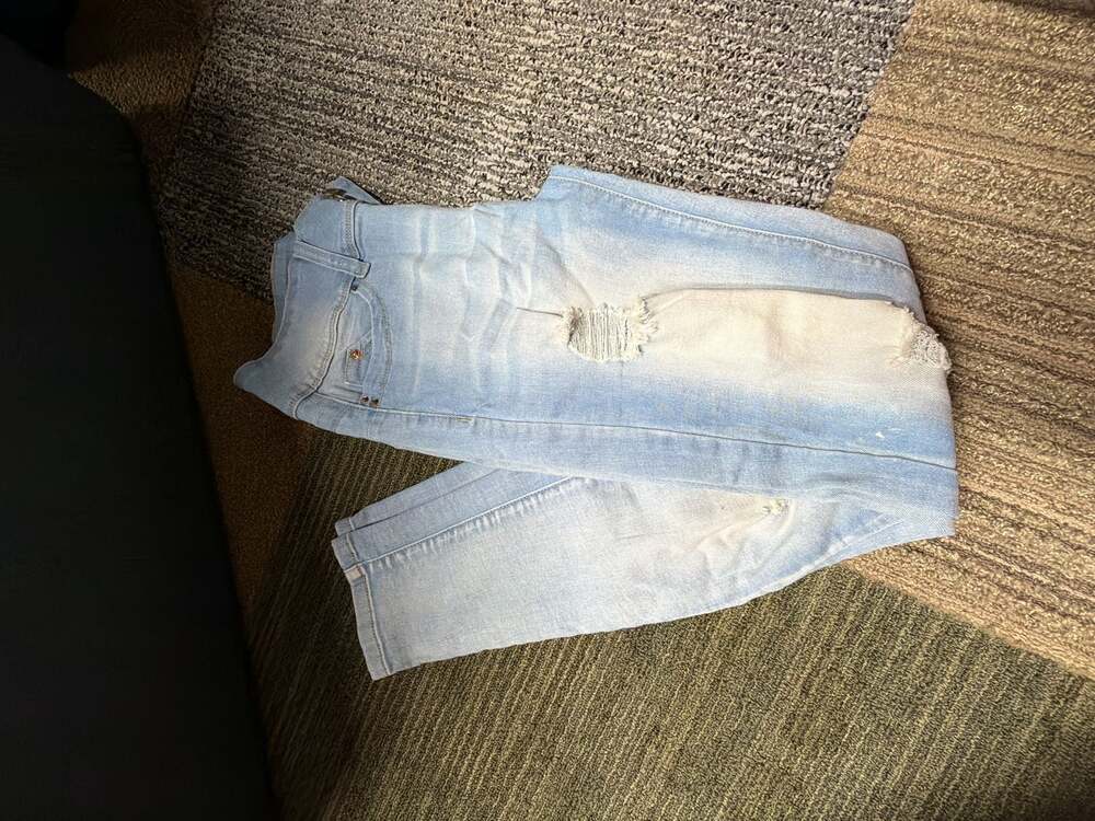 Wanna Betta Butt? Mid Rise Distressed Skinny Jeans Size 7/28 - Picture 3 of 3